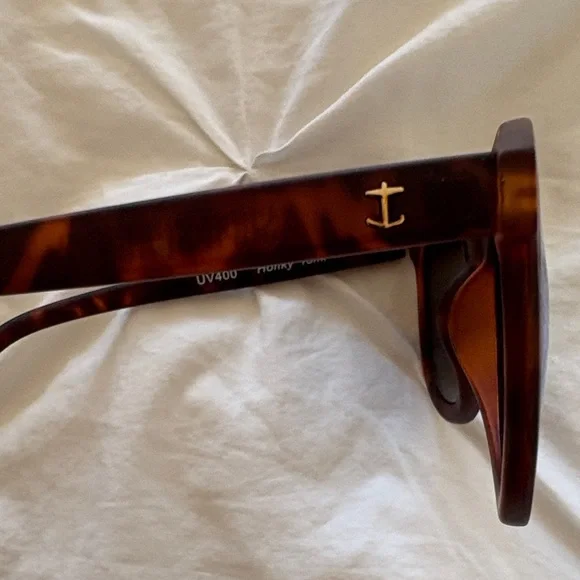 Tortoise Shell Blue Lens Sunglasses - Picture 4 of 4